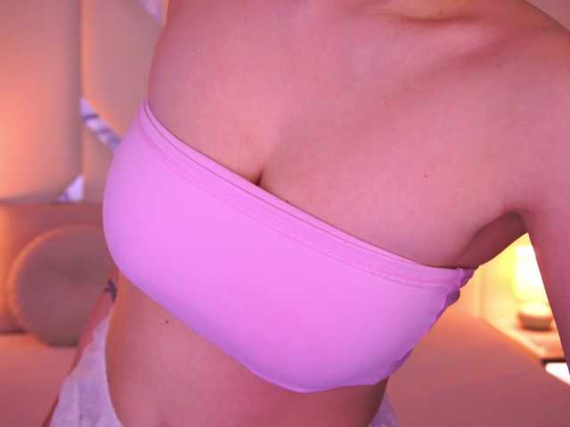 FloraGreys's BongaCams show and profile