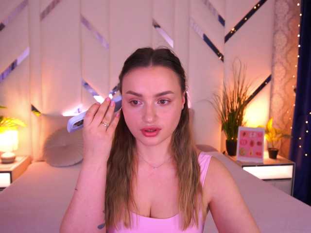 FloraGreys's BongaCams show and profile