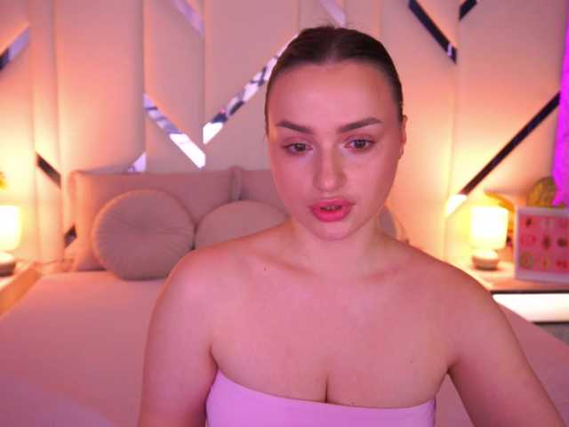FloraGreys's BongaCams show and profile