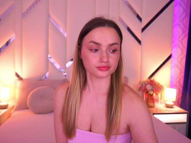 FloraGreys's BongaCams show and profile