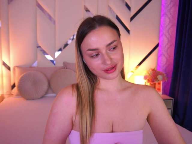 FloraGreys's BongaCams show and profile