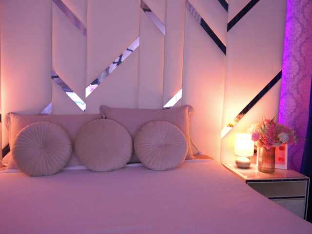 FloraGreys's BongaCams show and profile