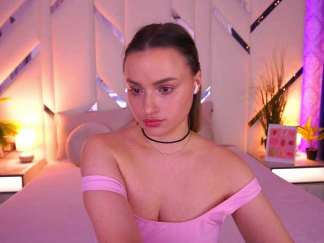 FloraGreys's BongaCams show and profile