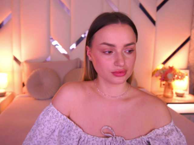 FloraGreys's BongaCams show and profile