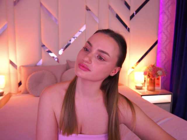 FloraGreys's BongaCams show and profile