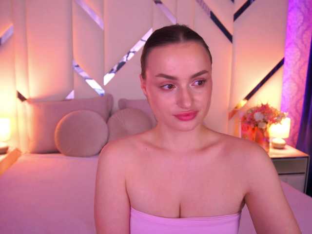 FloraGreys's BongaCams show and profile