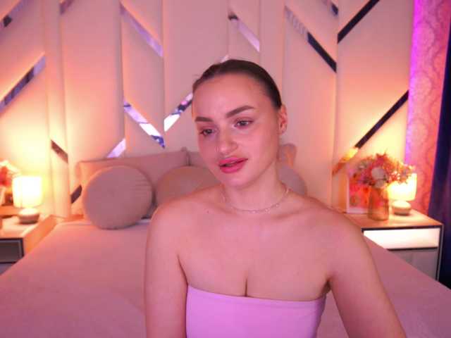 FloraGreys's BongaCams show and profile