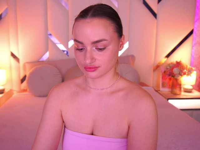 FloraGreys's BongaCams show and profile