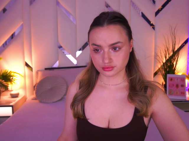 FloraGreys's BongaCams show and profile