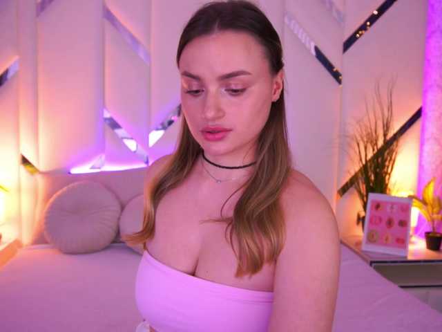 FloraGreys's BongaCams show and profile