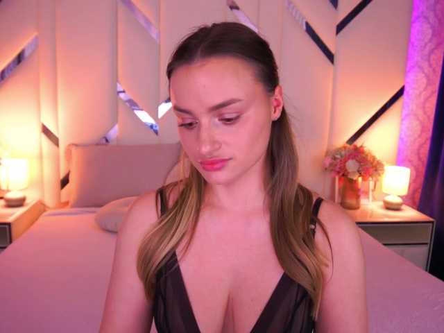 FloraGreys's BongaCams show and profile