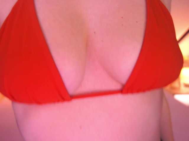 FloraGreys's BongaCams show and profile