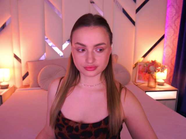 FloraGreys's BongaCams show and profile