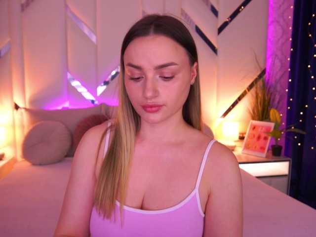 FloraGreys's BongaCams show and profile