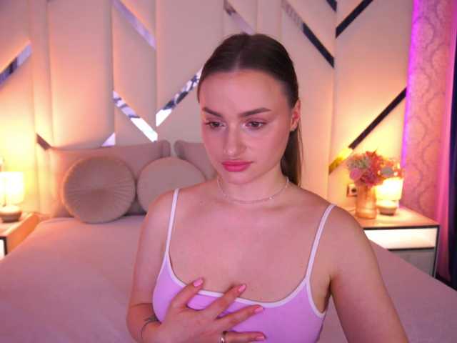 FloraGreys's BongaCams show and profile