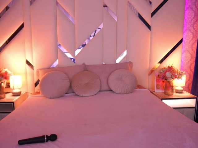 FloraGreys's BongaCams show and profile