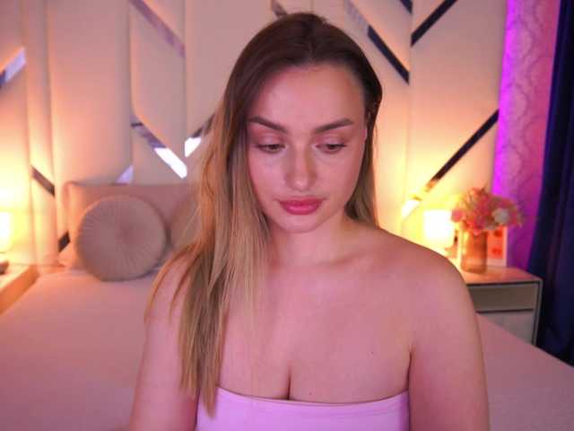 FloraGreys's BongaCams show and profile
