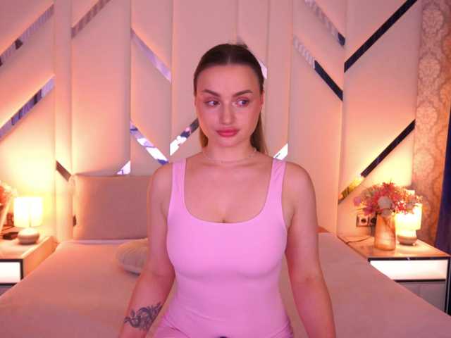 FloraGreys's BongaCams show and profile