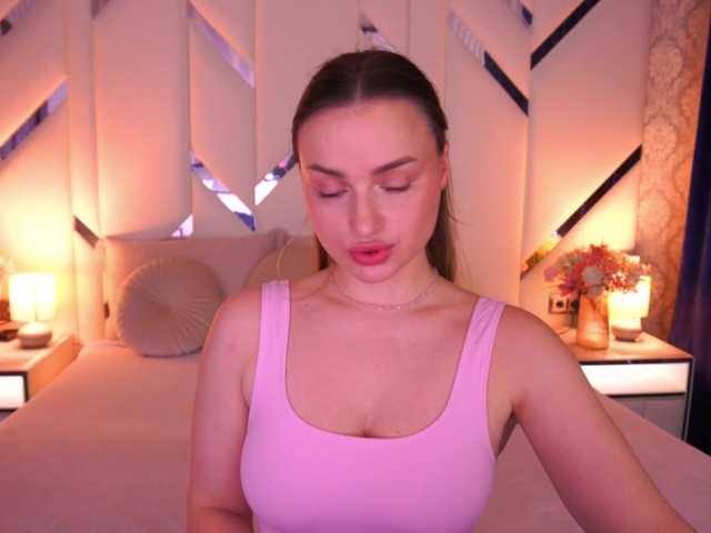 FloraGreys's BongaCams show and profile