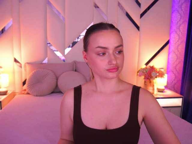 FloraGreys's BongaCams show and profile