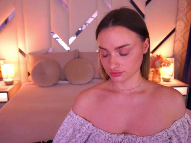 FloraGreys's BongaCams show and profile