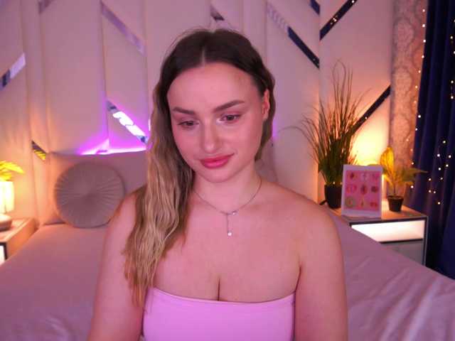 FloraGreys's BongaCams show and profile