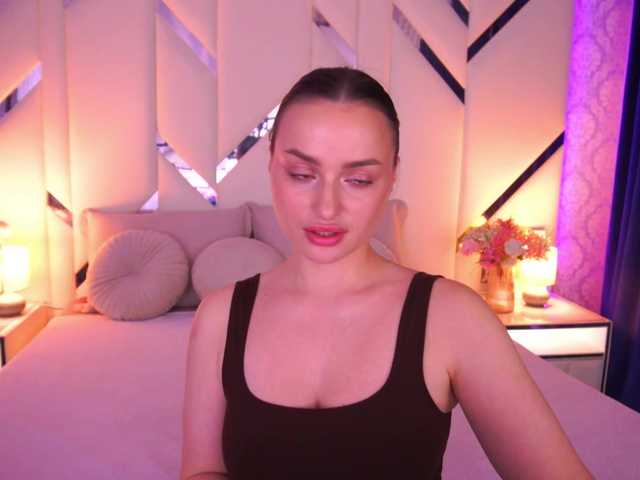 FloraGreys's BongaCams show and profile