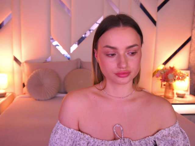 FloraGreys's BongaCams show and profile