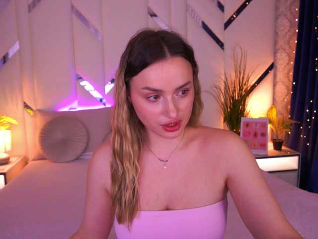 FloraGreys's BongaCams show and profile