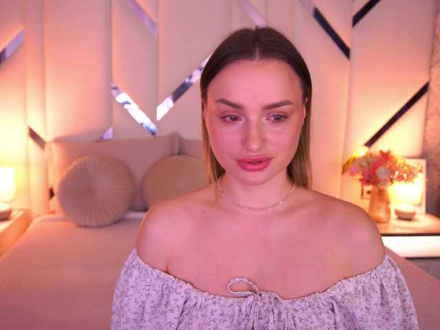 FloraGreys's BongaCams show and profile