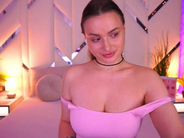 FloraGreys's BongaCams show and profile