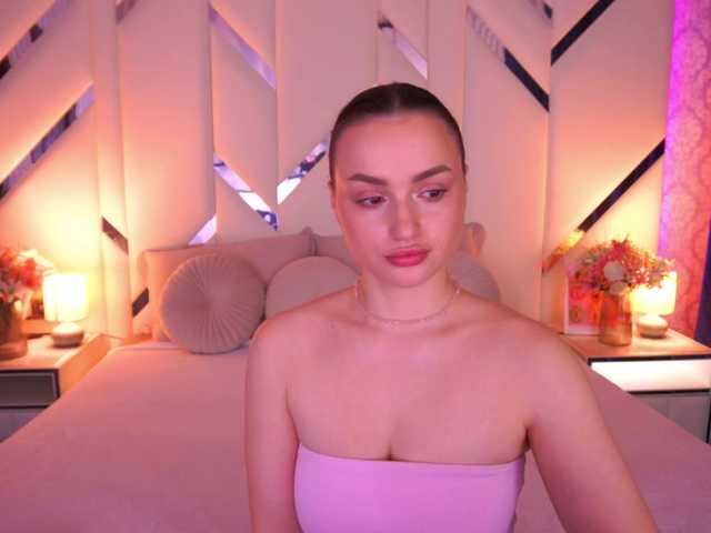 FloraGreys's BongaCams show and profile