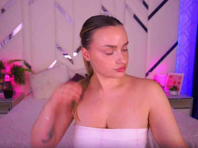 FloraGreys bongacams