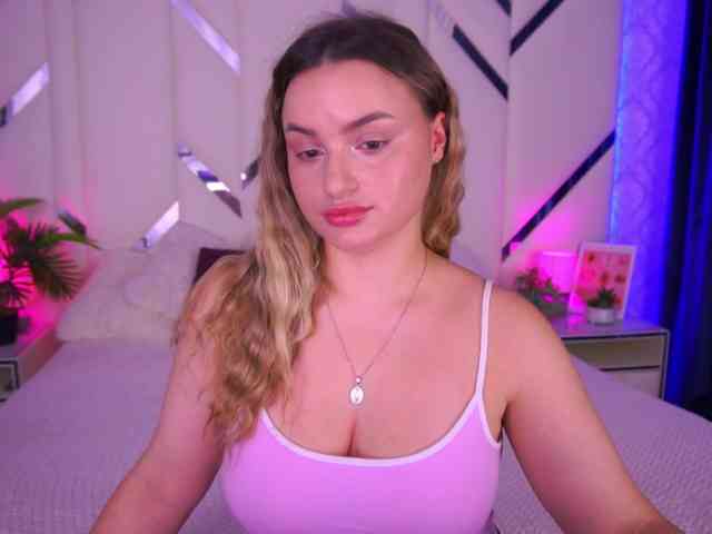 FloraGreys Live Webcam on BongaCams