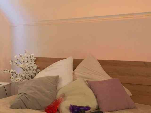 DarkLola webcam