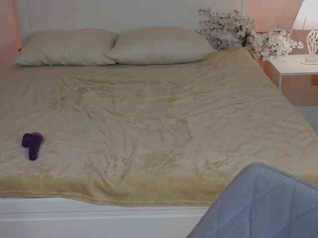 DarkLola webcam