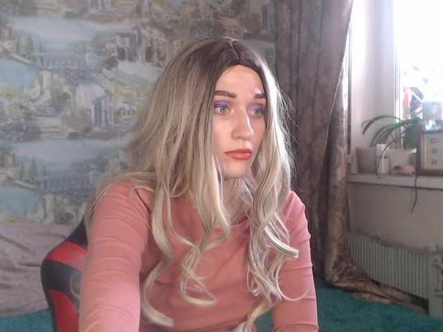  -LauraGold- chat room