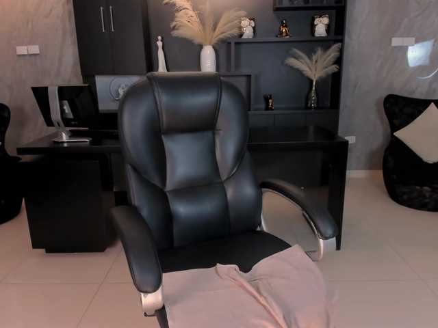 ValeriaRoldan's BongaCams show and profile