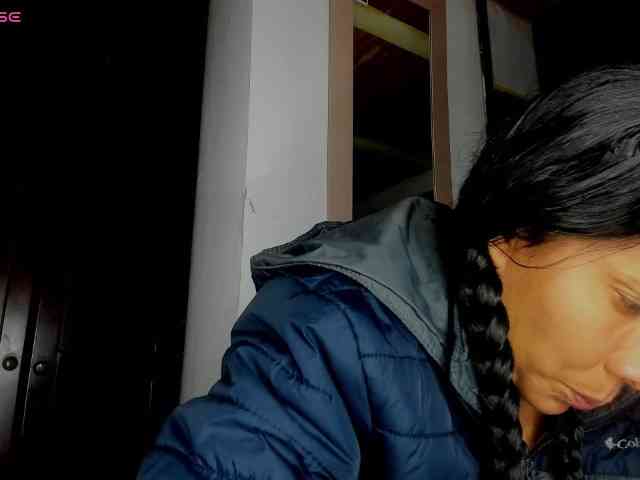 nentia-horny's webcam live show