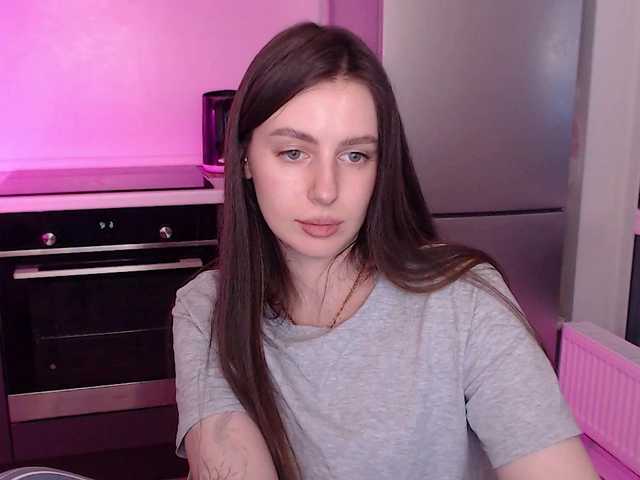le modèle Lilijily est en webcam porno dans un show sur le site bongacams, il possède les tags suivants: White/Caucasian,Brunette,Shaved
