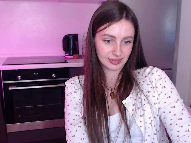 le modèle Lilijily est en webcam porno dans un show sur le site bongacams, il possède les tags suivants: White/Caucasian,Brunette,Shaved