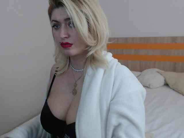 ElizabethRaegan Live Webcam on BongaCams