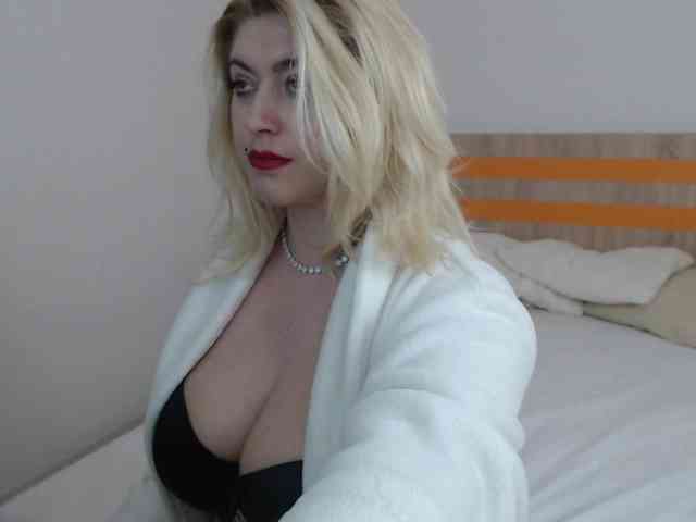 ElizabethRaegan Live Webcam on BongaCams