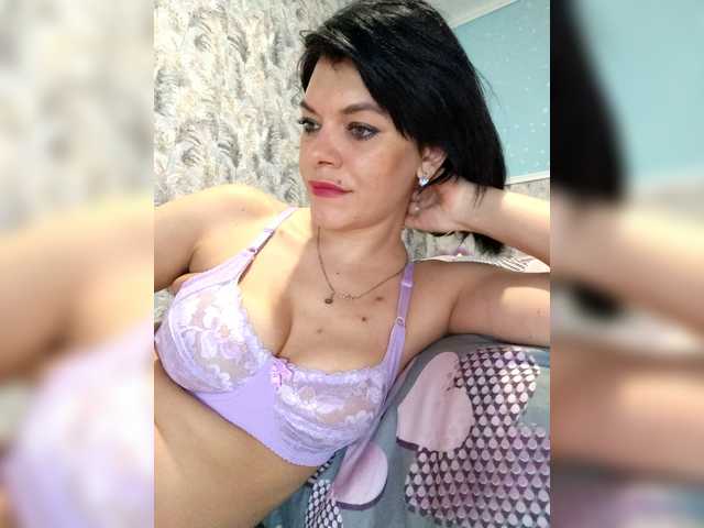 Lois-Lorrie's BongaCams show and profile