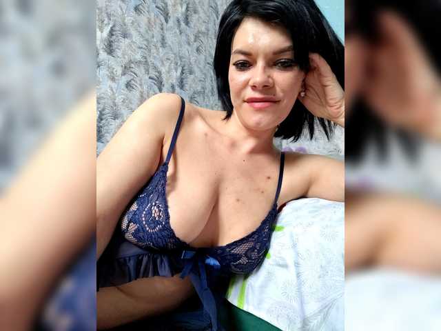 Lois-Lorrie's BongaCams show and profile