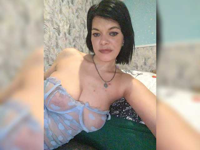 Lois-Lorrie's BongaCams show and profile