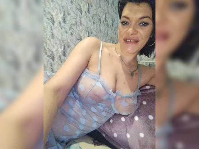 Lois-Lorrie's BongaCams show and profile