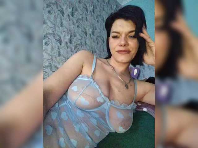 Lois-Lorrie's BongaCams show and profile