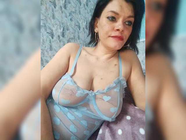 Lois-Lorrie from BongaCams