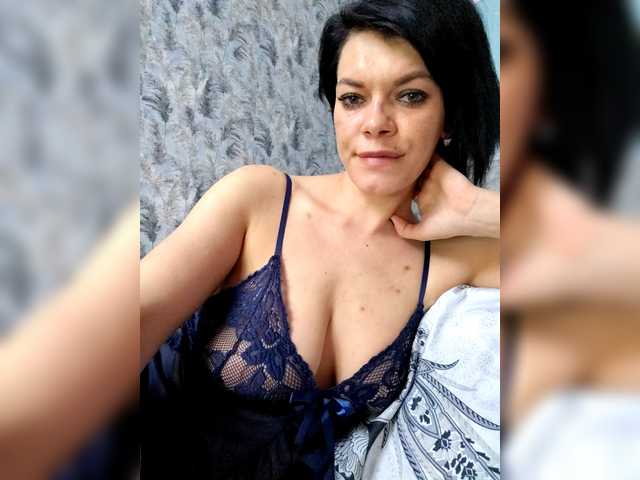 Lois-Lorrie's BongaCams show and profile